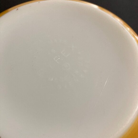 Vintage Pyrex Butterfly Gold 1.5 Quart Baking Casserole Dish No Lid - Picture 6 of 8